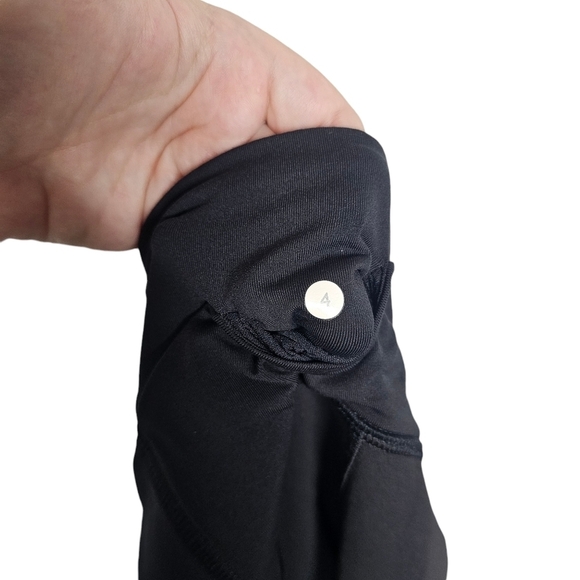 Lululemon Stash It Crop - Picture 2 of 3